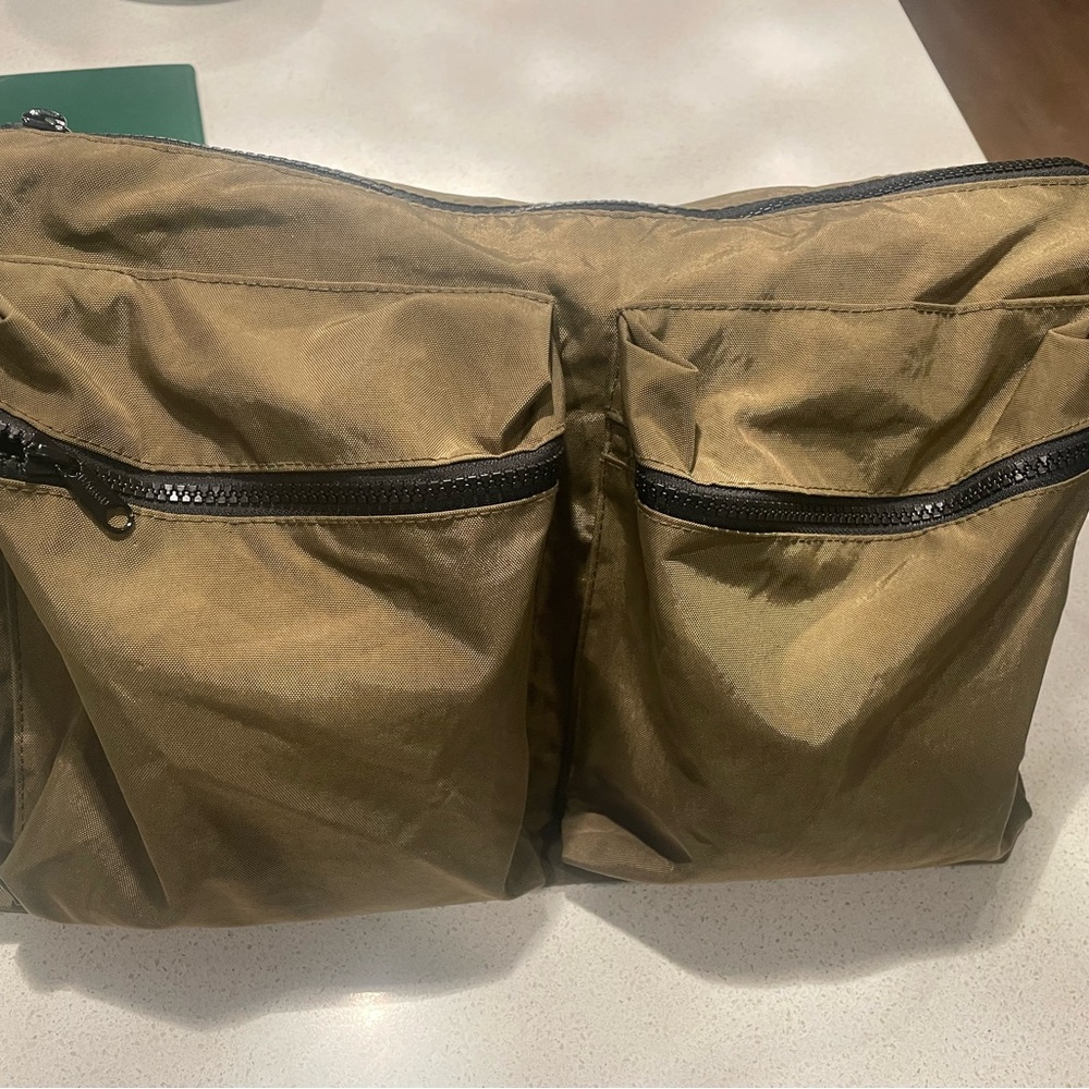 BAGGU Khaki Crossbody Bag with Black Strap - Picture 4 of 5